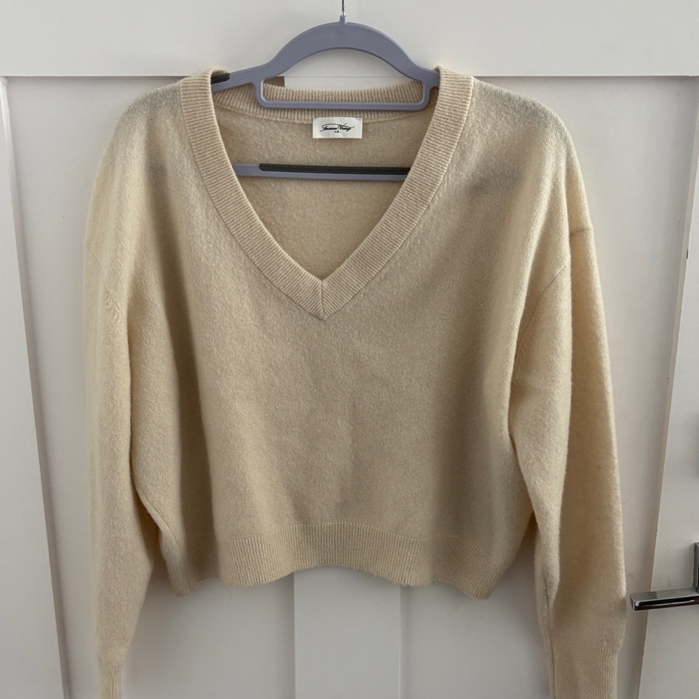 American Vintage Cream V-Neck crop Sweater